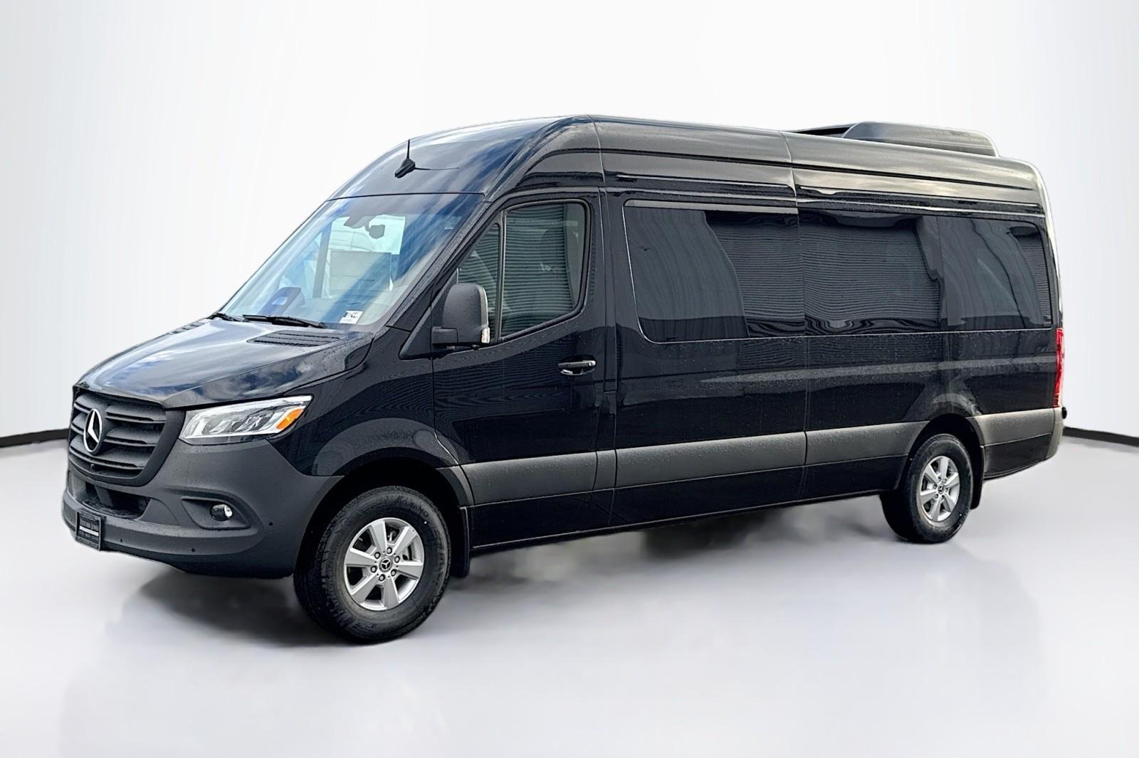 Mercedes-Benz Sprinter 2016 (15 Passenger)