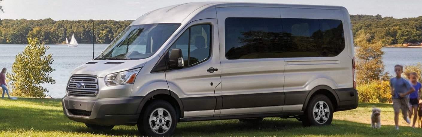Ford Transit Wagon (10 Passenger)
